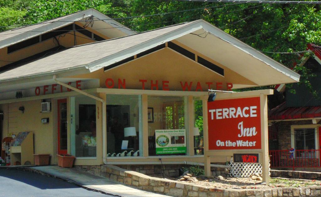 Terrace Inn On The Water Гетлинбург Екстериор снимка