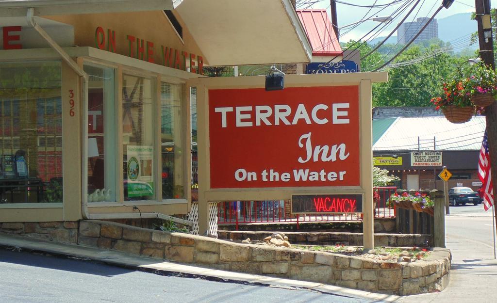 Terrace Inn On The Water Гетлинбург Екстериор снимка